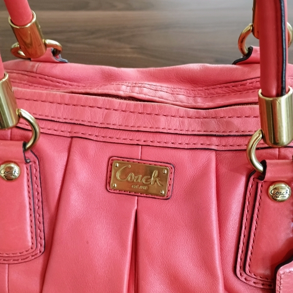Coach Coral Leather Women's Bag - Picture 2 of 16